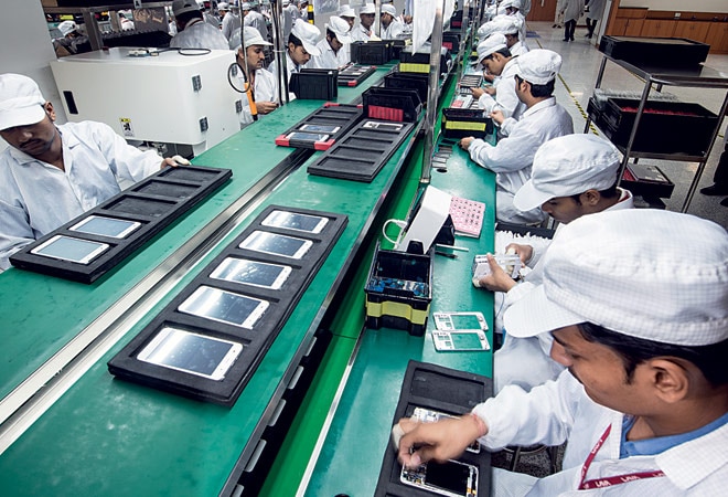 Mobile phone manufacturing plant clean r