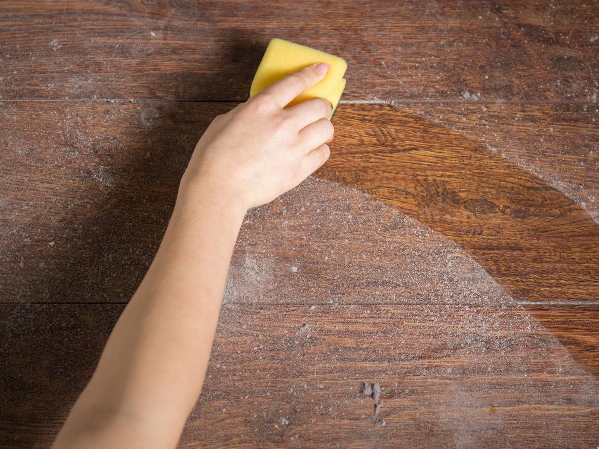 Sources of dust in clean rooms