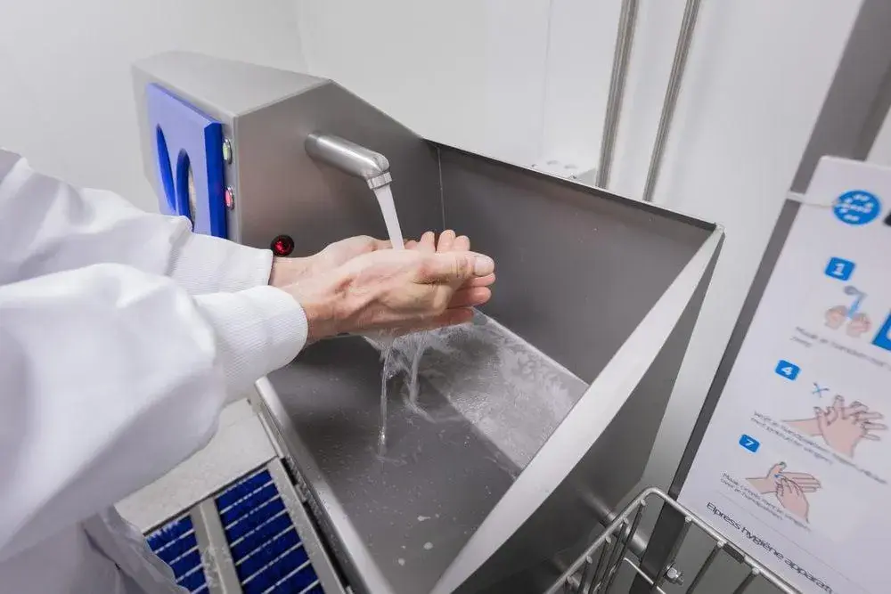 Clean room personnel hygiene
