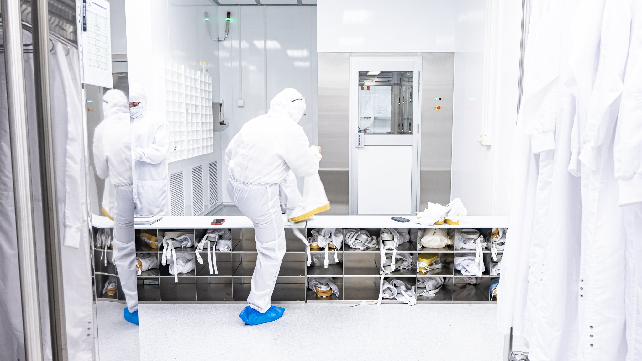 Clean room personnel management