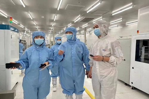 Assembling and packaging devices cleanroom Assembling and packaging devices cleanroom
